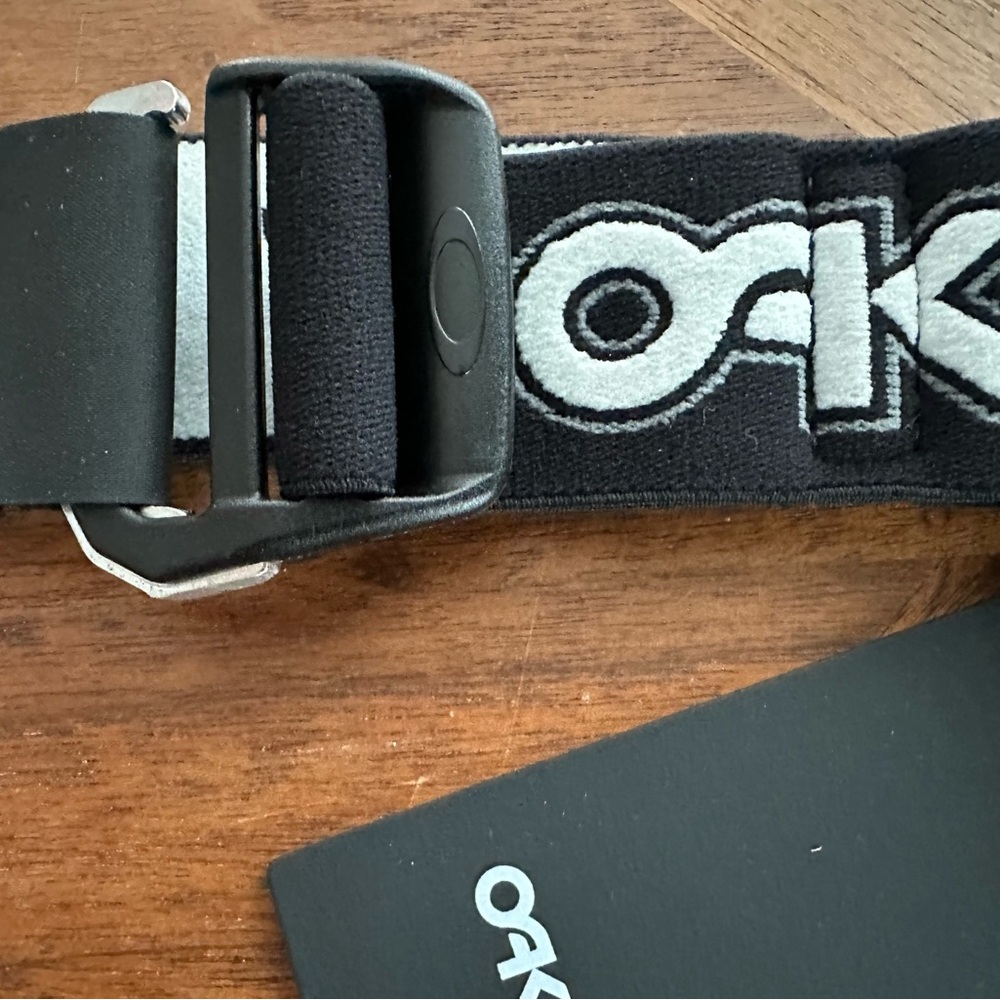 Oakley Black & White Snow stretch belt. - Picture 2 of 5